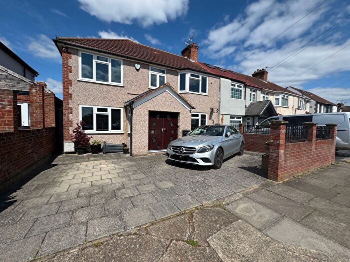 6 Bedroom Semi-Detached House For Sale In Waye Avenue, Hounslow, TW5