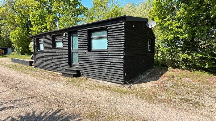 2 Bedroom Mobile/park Home To Rent In Lodge, Saddlers Farm, Brentwood, Essex, CM15