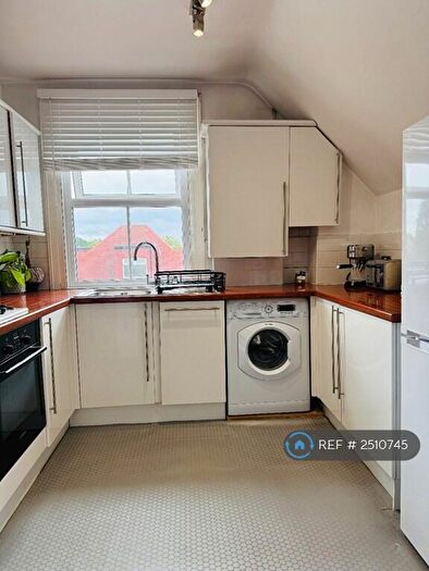 1 Bedroom Flat To Rent In Evell Road, London, KT6