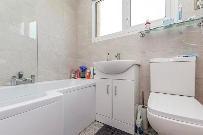 3 Bedroom End Of Terrace House For Sale In Hawley Road, Dartford, Kent, DA1