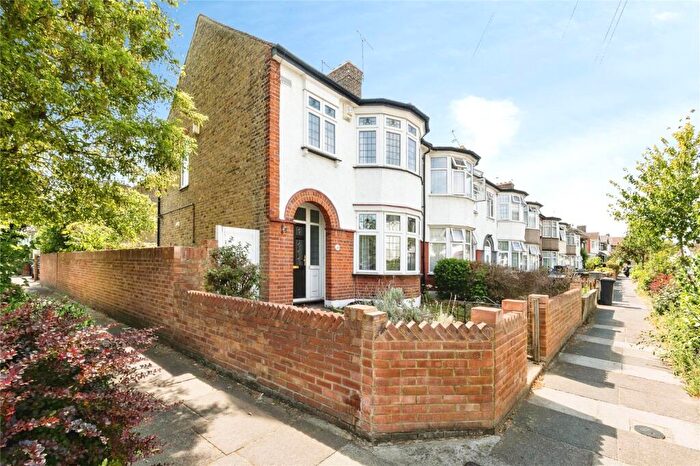 3 Bedroom End Of Terrace House For Sale In Cranleigh Gardens, Barking, Essex, IG11