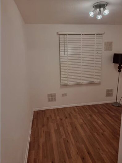 1 Bedroom Flat To Rent In Abingdon Close, London, SE1