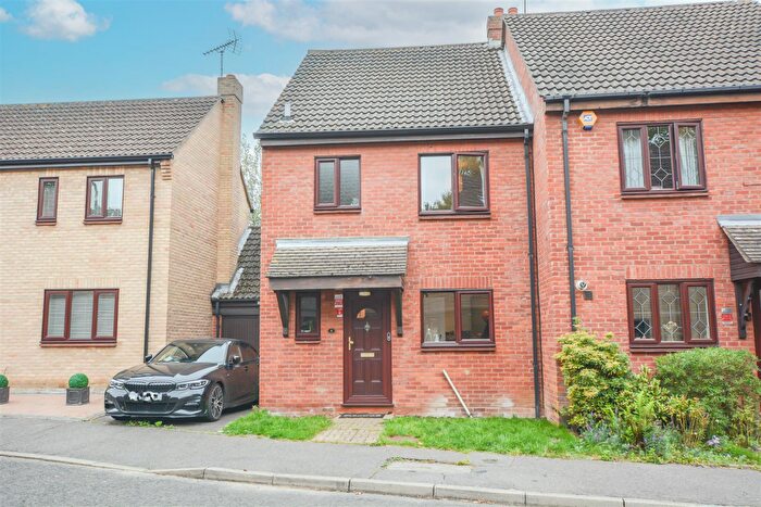 3 Bedroom Semi-Detached House For Sale In Linden Rise, Warley, Brentwood, CM14