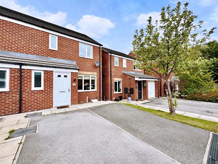 3 Bedroom Semi-Detached House For Sale In Bluebell Bank, Barnsley, S70