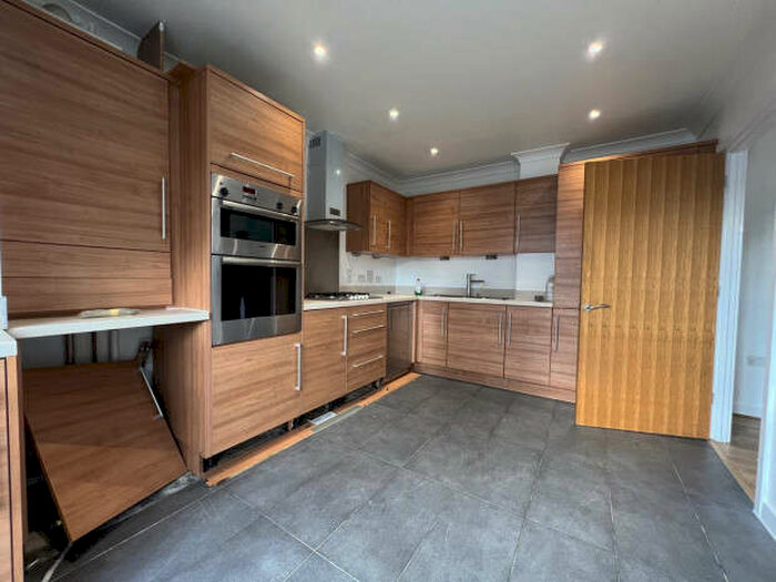 4 Bedroom Detached House To Rent In Waxlow Way, Northolt, UB5