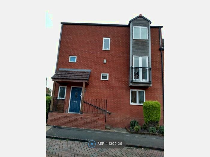 4 Bedroom End Of Terrace House To Rent In Turneys Drive, Wolverton Mill, Milton Keynes, MK12