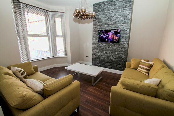 4 Bedroom Terraced House To Rent In All Bills Included - Carberry Road, Hyde Park, Leeds, LS6