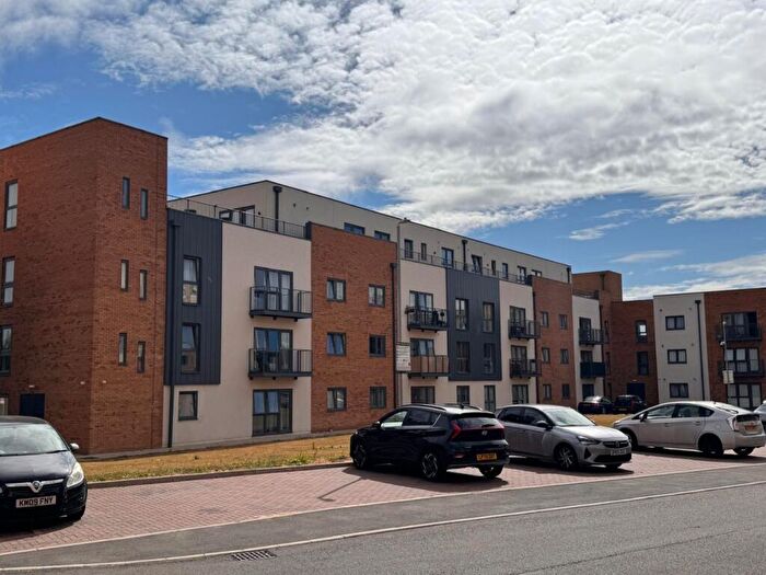 2 Bedroom Apartment To Rent In Thistle Apartments, Gorse Road, Luton, Bedfordshire, LU1