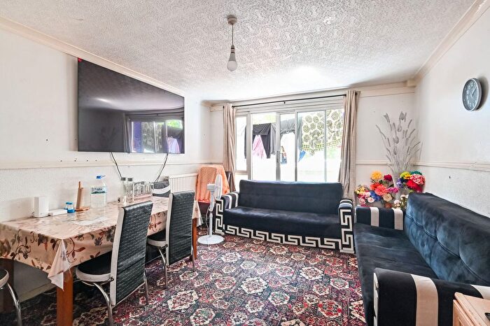 2 Bedroom Maisonette For Sale In Fern Street, Bow, London, E3