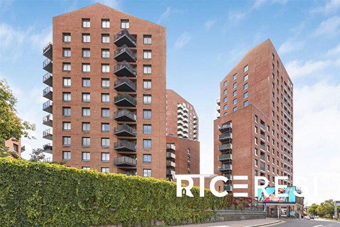 Studio To Rent In River Apartment, Bow, E3