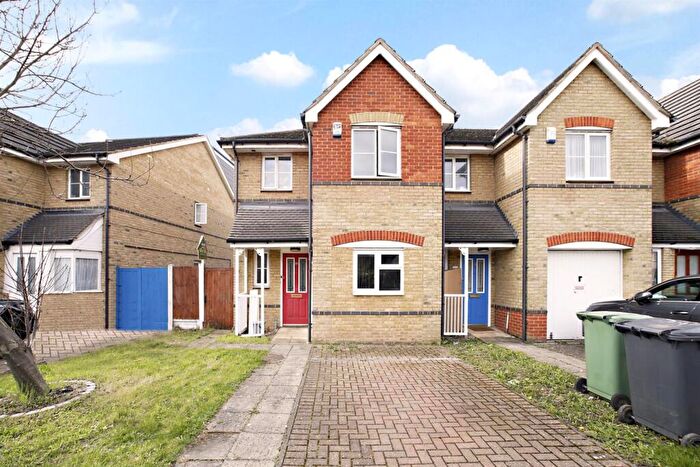 4 Bedroom Semi-Detached House To Rent In Joseph Hardcastle Close, London, SE14
