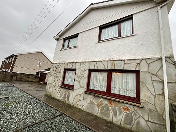 3 Bedroom Detached House For Sale In Dolau Road, Llanelli, SA15