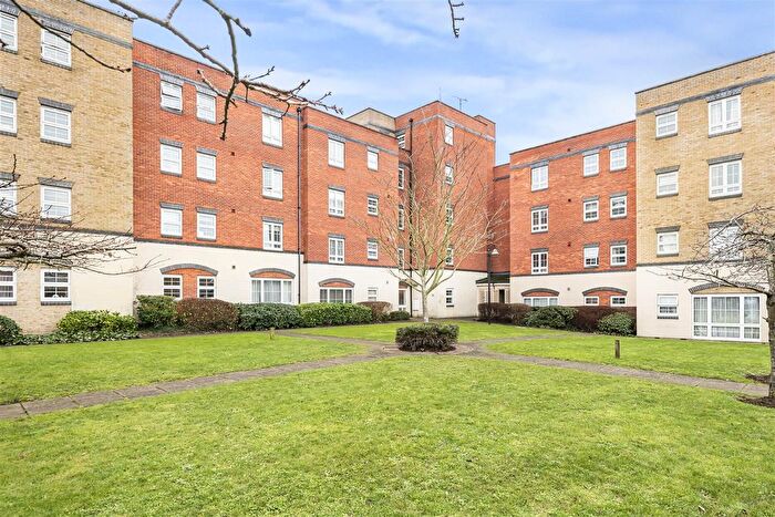 2 Bedroom Flat For Sale In Holyhead Mews, Cippenham, Slough, SL1
