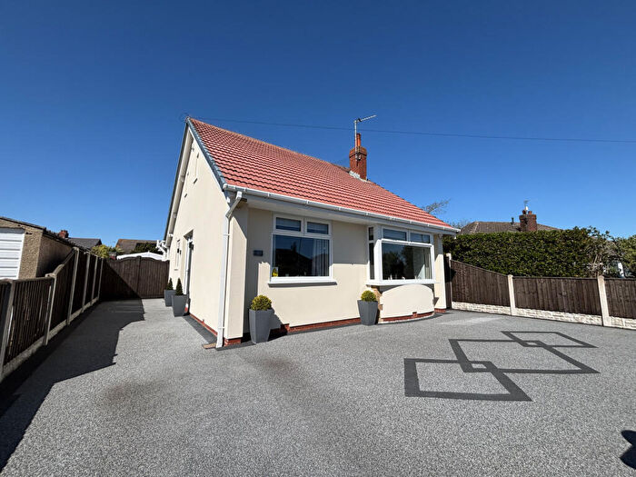 2 Bedroom Bungalow For Sale In Wharfedale Avenue, Thornton, FY5