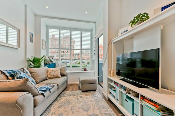 1 Bedroom Flat To Rent In Broomhill Road, Wandsworth, SW18