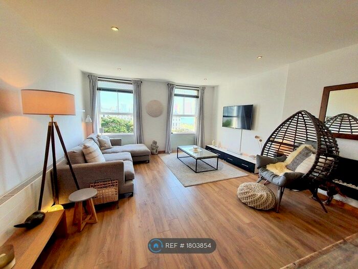 2 Bedroom Flat To Rent In Adelaide Crescent, Brighton And Hove, BN3