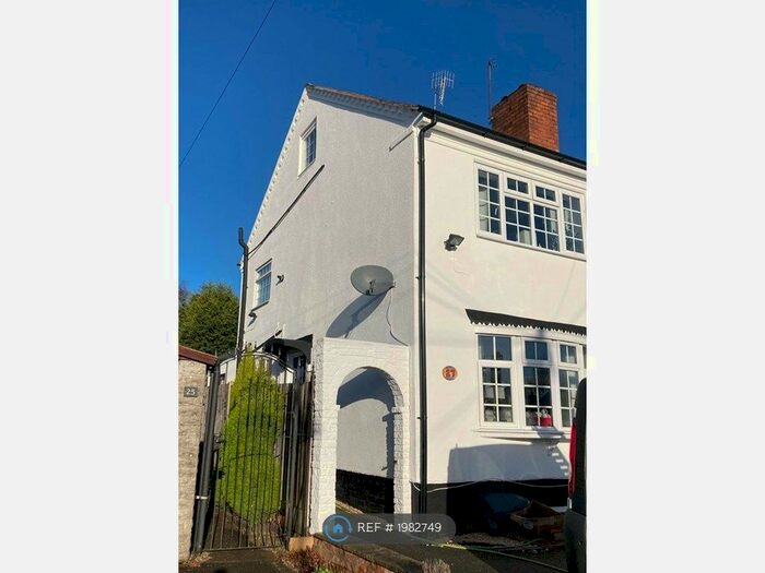 3 Bedroom Semi-Detached House To Rent In East Rd., Bromsgrove, B60