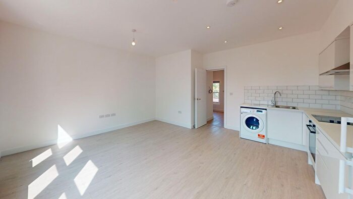 2 Bedroom Flat To Rent In Church Street, Enfield, Greater London, EN2