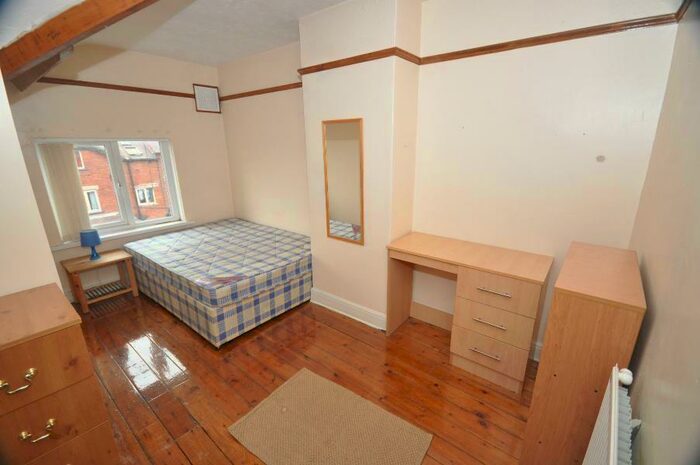 2 Bedroom Terraced House To Rent In Hessle Road, Hyde Park, Leeds, LS6