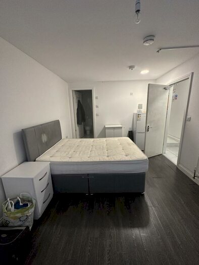 6 Bedroom Terraced House To Rent In Fordhouse Lane, Birmingham, B30