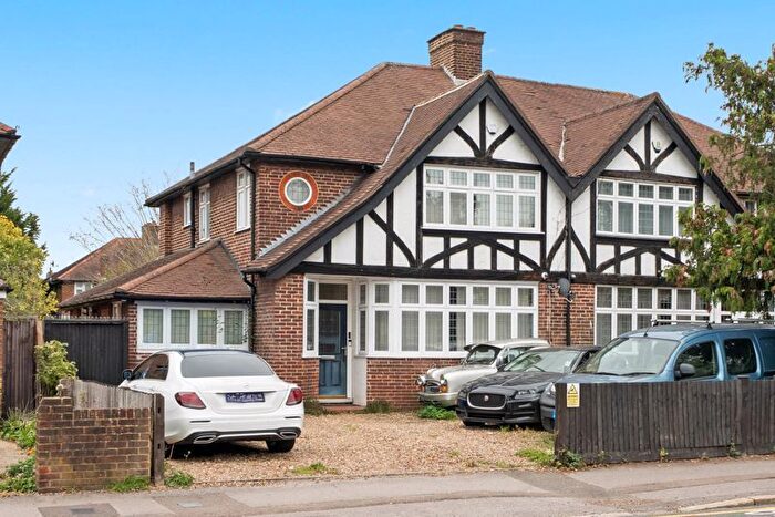 4 Bedroom Semi-detached House For Sale In Malden Road, Worcester Park, KT4