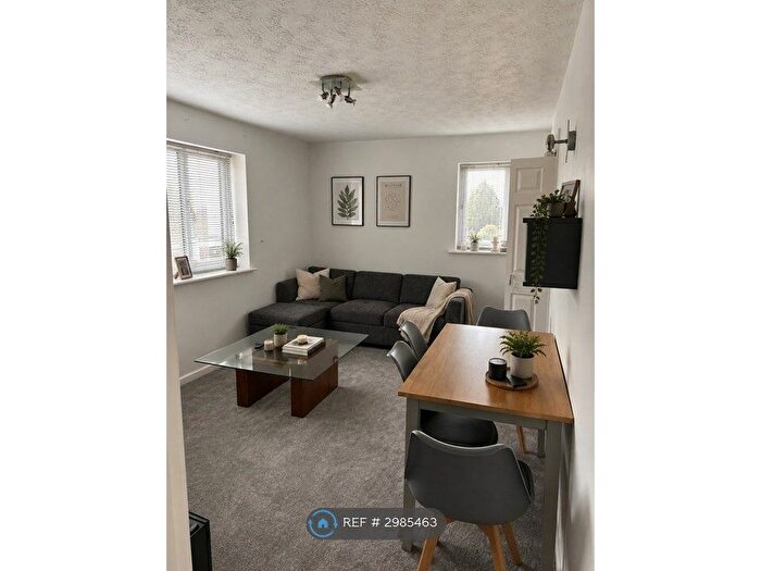 2 Bedroom Flat To Rent In Wetherby Close, Chester, CH1