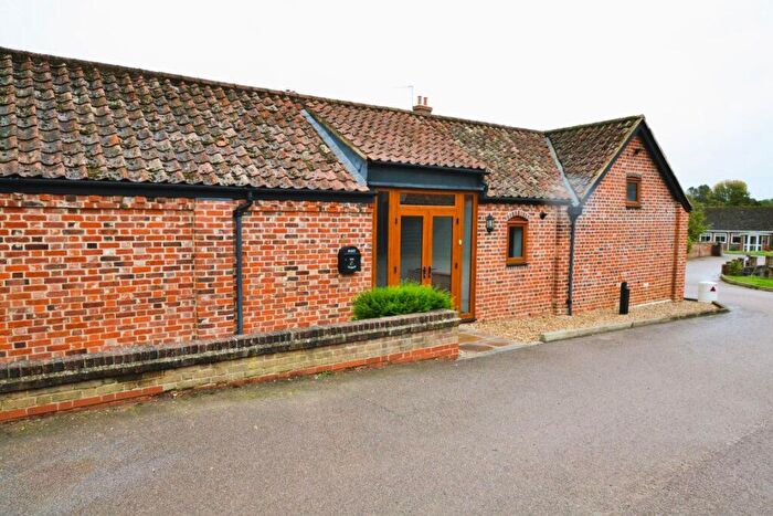 4 Bedroom Barn Conversion To Rent In Walkern, Hertfordshire, SG2