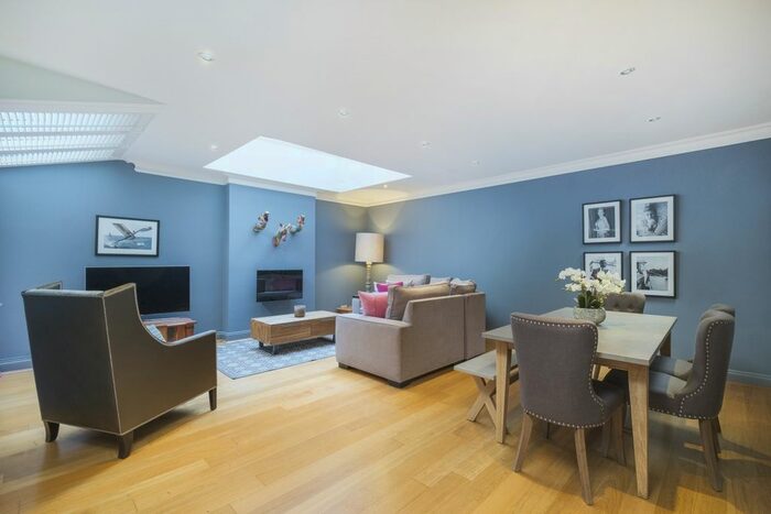 2 Bedroom Flat To Rent In St. Georges Square, London, SW1V