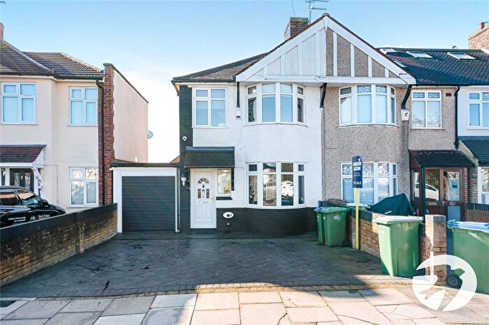 3 Bedroom Semi Detached House For Sale In Northumberland Avenue, South Welling, Kent, DA16