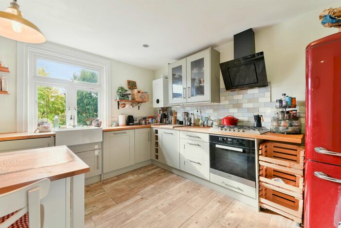 2 Bedroom Flat To Rent In Upper Richmond Road West, London, SW14
