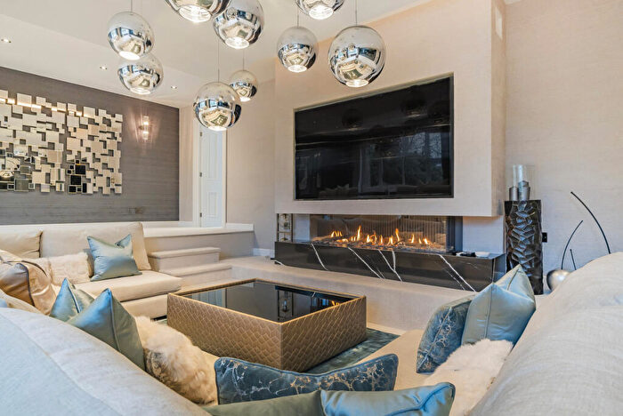 7 Bedroom Detached House For Sale In Ling Lane, Leeds, LS14