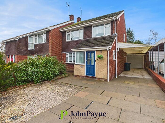 3 Bedroom Semi Detached House For Sale In Girdlers Close, Styvechale Grange, Coventry, CV3