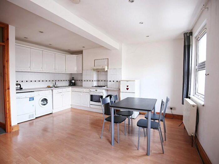 2 Bedroom Flat To Rent In Holloway Road, London, N7