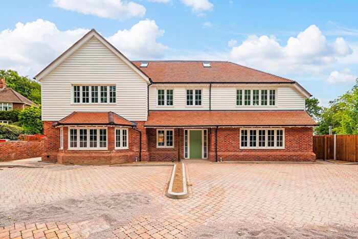 5 Bedroom Semi-Detached House For Sale In Badgers Close, The Hill, Ashford, TN27
