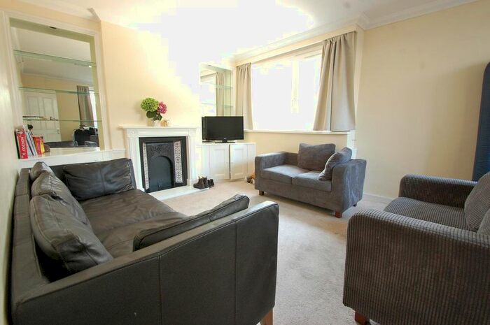 4 Bedroom Maisonette To Rent In John Parry Court, Hare Walk, London, N1