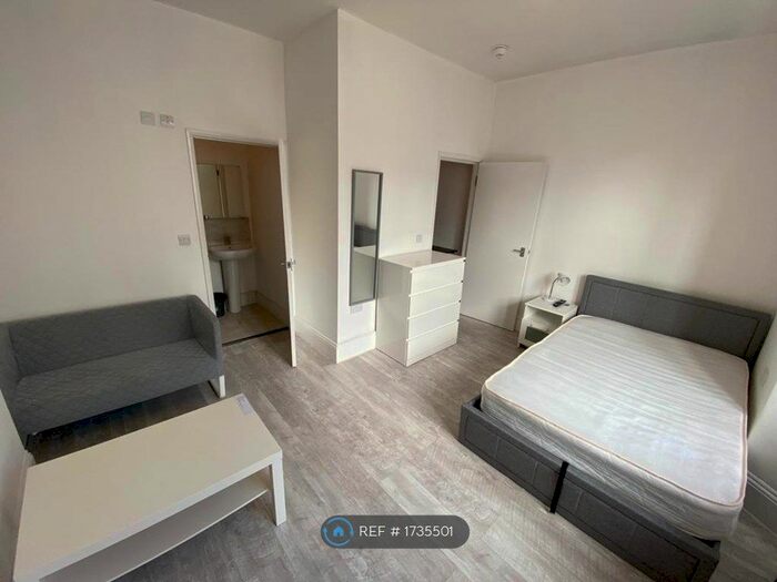 Studio To Rent In Norfolk Square, Brighton, BN1