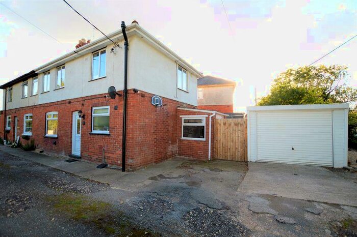 3 Bedroom Semi-Detached House For Sale In Great Access To - Large Garden - Excellent Condition, A1