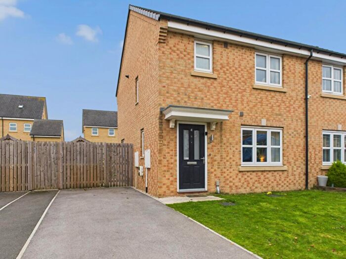3 Bedroom Semi-Detached House For Sale In Juniper Way, Drighlington, BD11