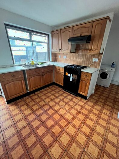 5 Bedroom Detached House To Rent In Streatham Road, Mitcham, CR4