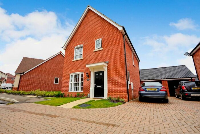 3 Bedroom Detached House For Sale In Poppy Way, Acle, Norwich, NR13