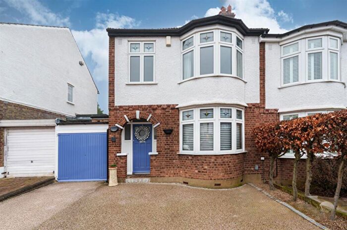 4 Bedroom End Of Terrace House For Sale In Nightingale Avenue, Highams Park, London, E4