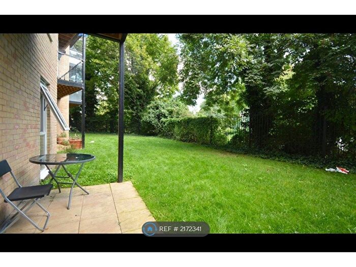 2 Bedroom Flat To Rent In Mayfair Court, Hounslow, TW5