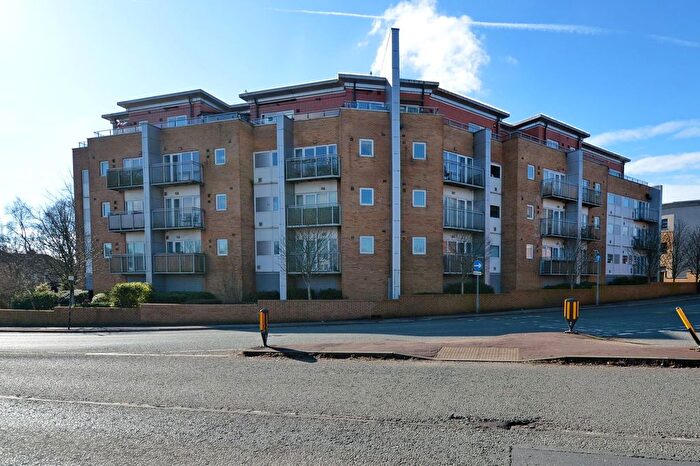 2 Bedroom Flat To Rent In The Atrium, Bury Old Road, Whitefield, Manchester, M45