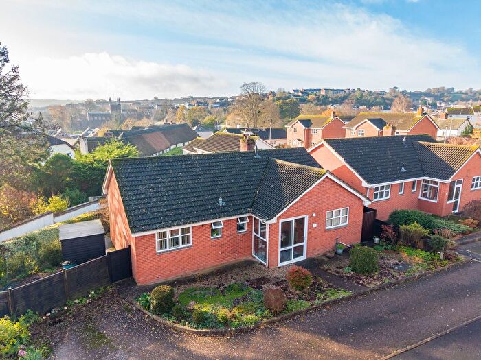 3 Bedroom Detached Bungalow For Sale In Penton Close, Crediton, EX17