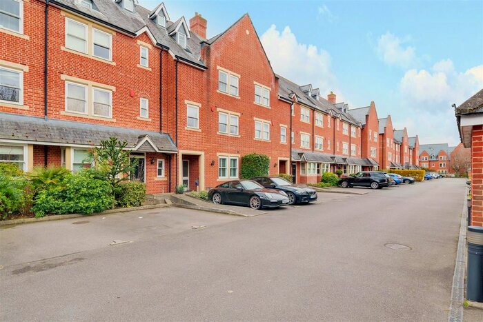 4 Bedroom Town House To Rent In Bridgeman Drive, Windsor, SL4