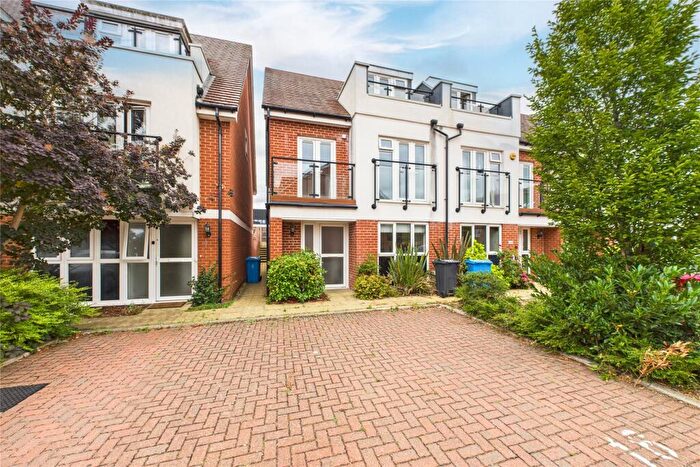 4 Bedroom Semi-Detached House To Rent In Kensal Green Drive, Maidenhead, Berkshire, SL6