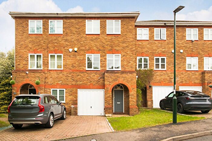 3 Bedroom Terraced House To Rent In Manning Place, Richmond, TW10