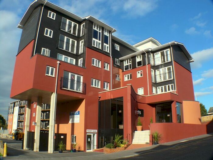 2 Bedroom Flat To Rent In Wickford **Online Equiries Only**, SS11