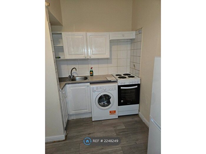 1 Bedroom Flat To Rent In Knights Hill, London, SE27