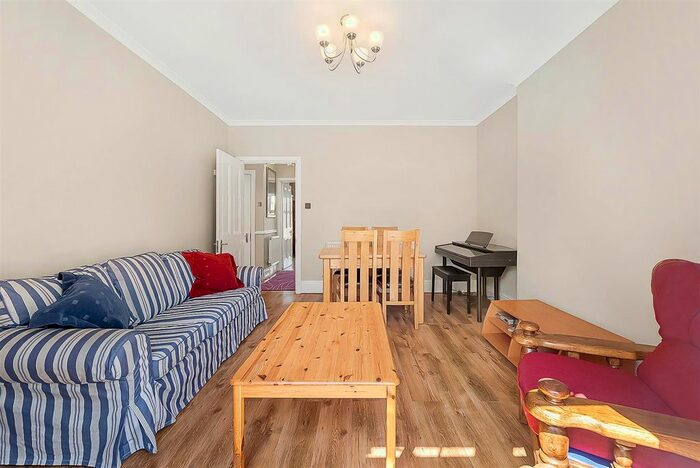 3 Bedroom Maisonette To Rent In Palace Road, London, SW2